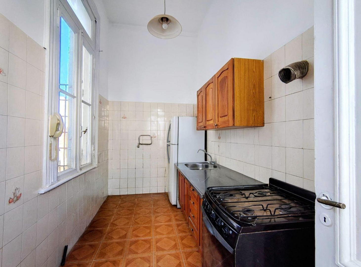 Foto de VENTA DEPARTAMENTO 2 AMBIENTES CON PATIO BALVANERA, imagen 2