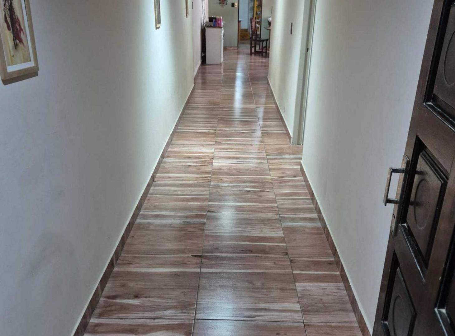 Foto de VENTA CASA 6 AMBIENTES +PILETA+JARDIN+COCHERAS, imagen 3