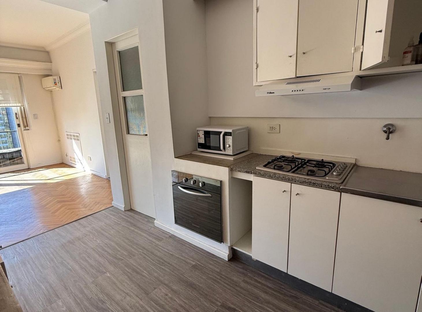Foto de VENTA EXC DEPTO C/ VISTA ABIERTA A AV. 9 DE JULIO, imagen 2