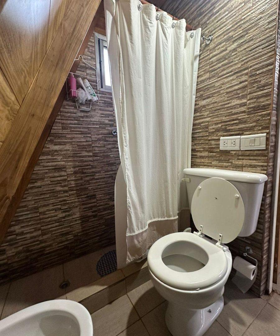 Foto de CASA ALPINA CON QUINCHO CERRADO Y PILETA, imagen 2