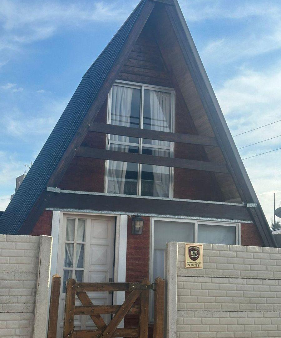 Foto de CASA ALPINA CON QUINCHO CERRADO Y PILETA, imagen 5