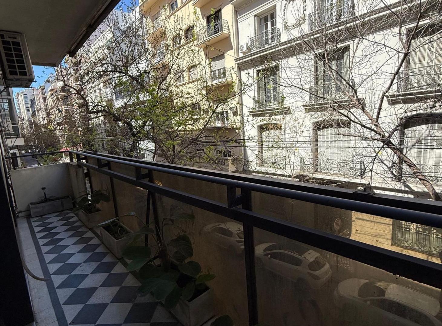 Foto de VENTA DEPTO 2 AMB EXC ESTADO C/PATIO EN RECOLETA, imagen 3