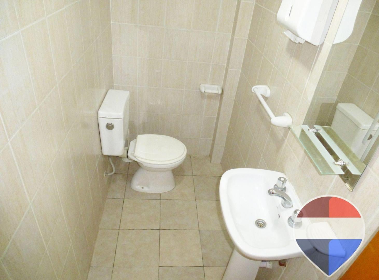Foto de VENTA LOCAL + Depto Coch DEPOSITO Parque PILETA, imagen 3