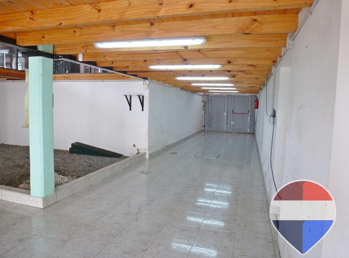 Foto de VENTA LOCAL + Depto Coch DEPOSITO Parque PILETA, imagen 1