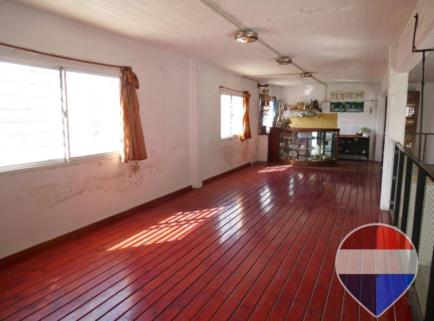 Foto de VENTA LOCAL + Depto Coch DEPOSITO Parque PILETA, imagen 4
