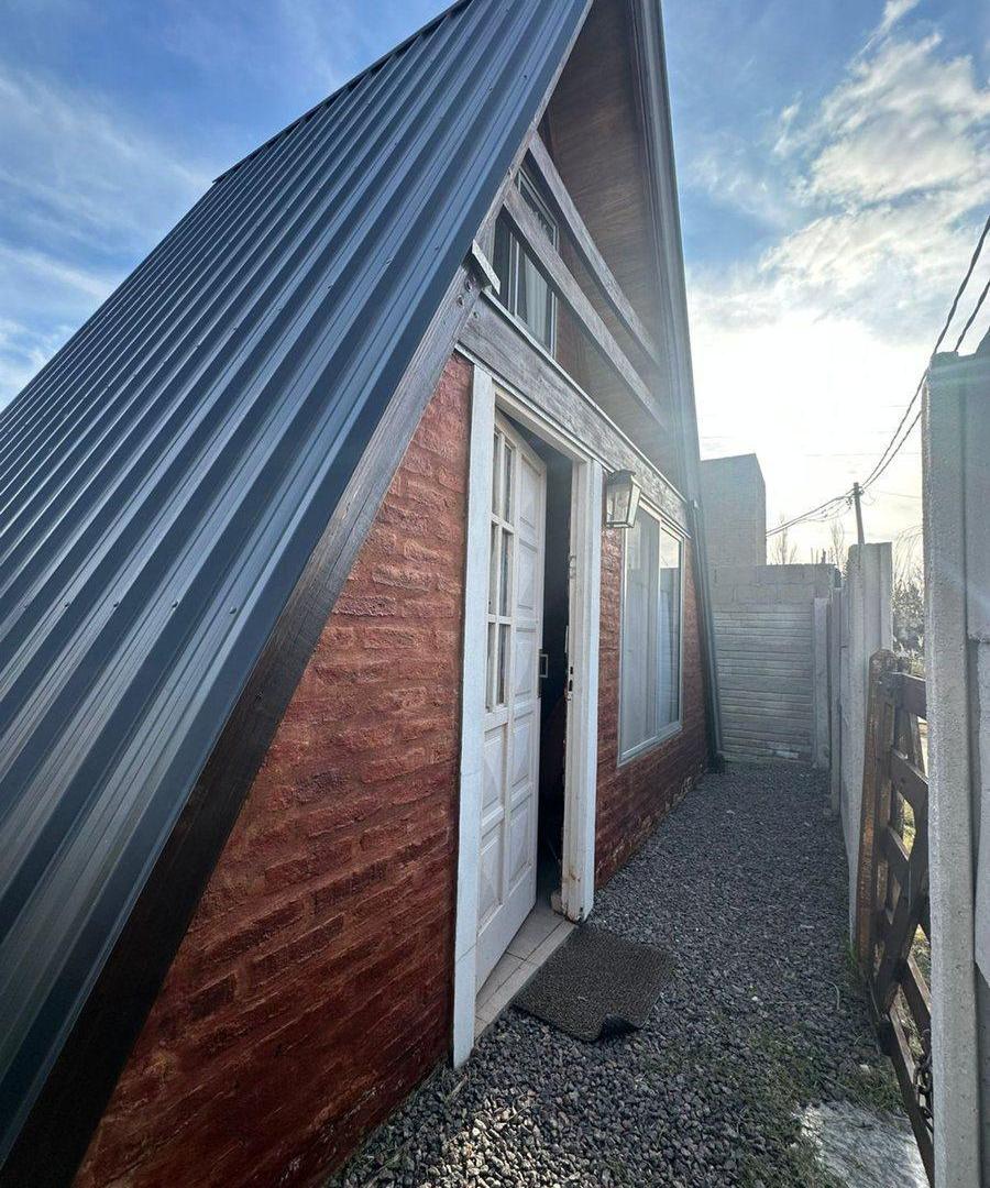 Foto de CASA ALPINA CON QUINCHO CERRADO Y PILETA, imagen 3