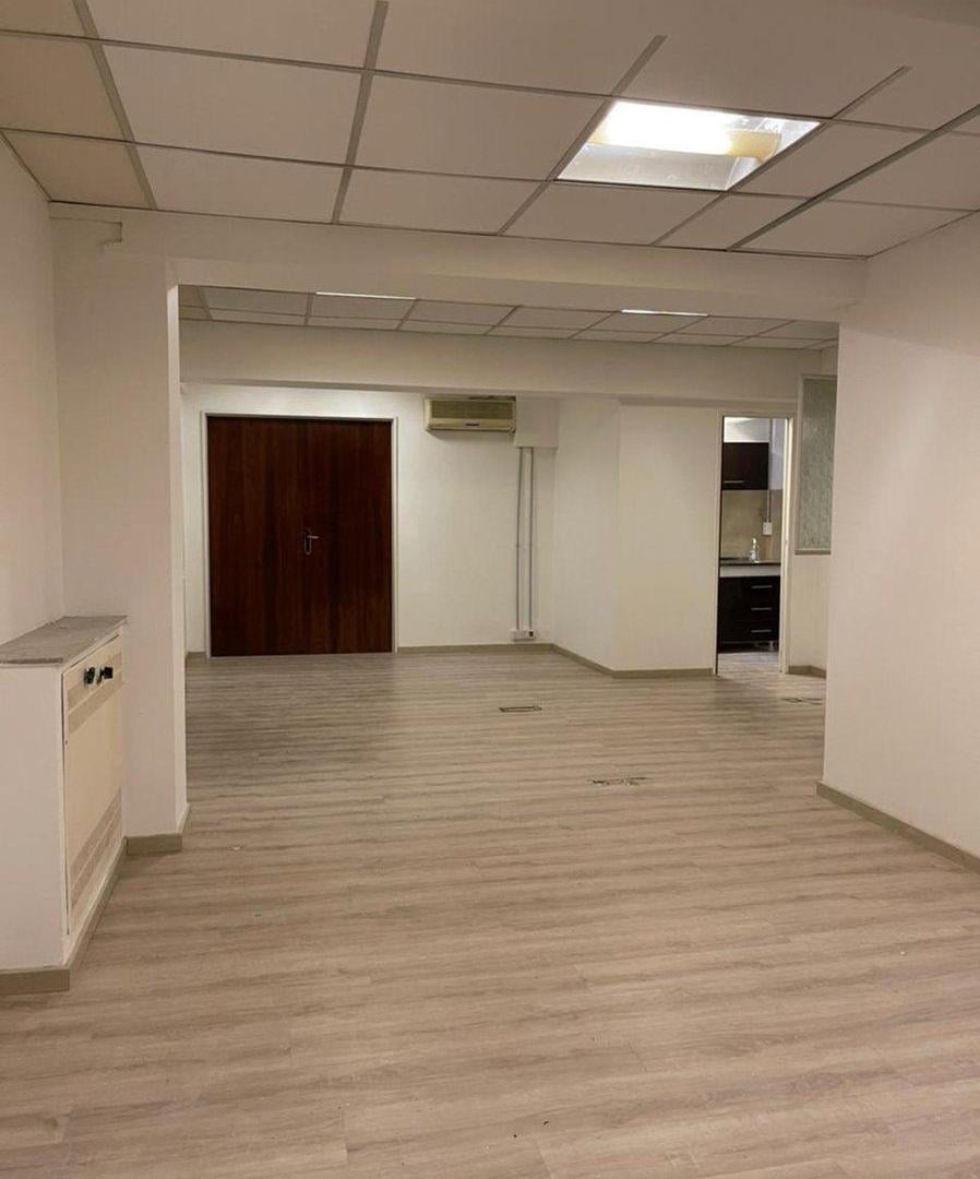 Foto de Importante Ofic. 6Ambientes 2Baños Paraguay 1300, imagen 2