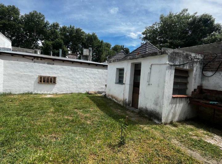 CASA EN VENTA 3 DORMITORIOS Y COCHERA G. BAIGORRIA 2