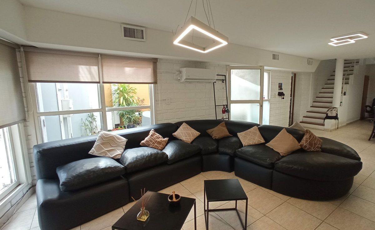 Casa en venta-Abasto 3 dormitorios y cochera.