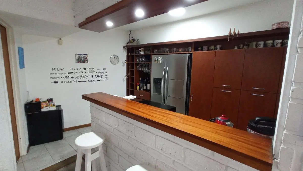 Casa en venta-Abasto 3 dormitorios y cochera. 5