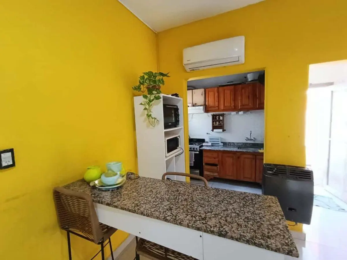 CASA EN VENTA 2 DORMITORIOS + LOCAL - B° ALBERDI 2