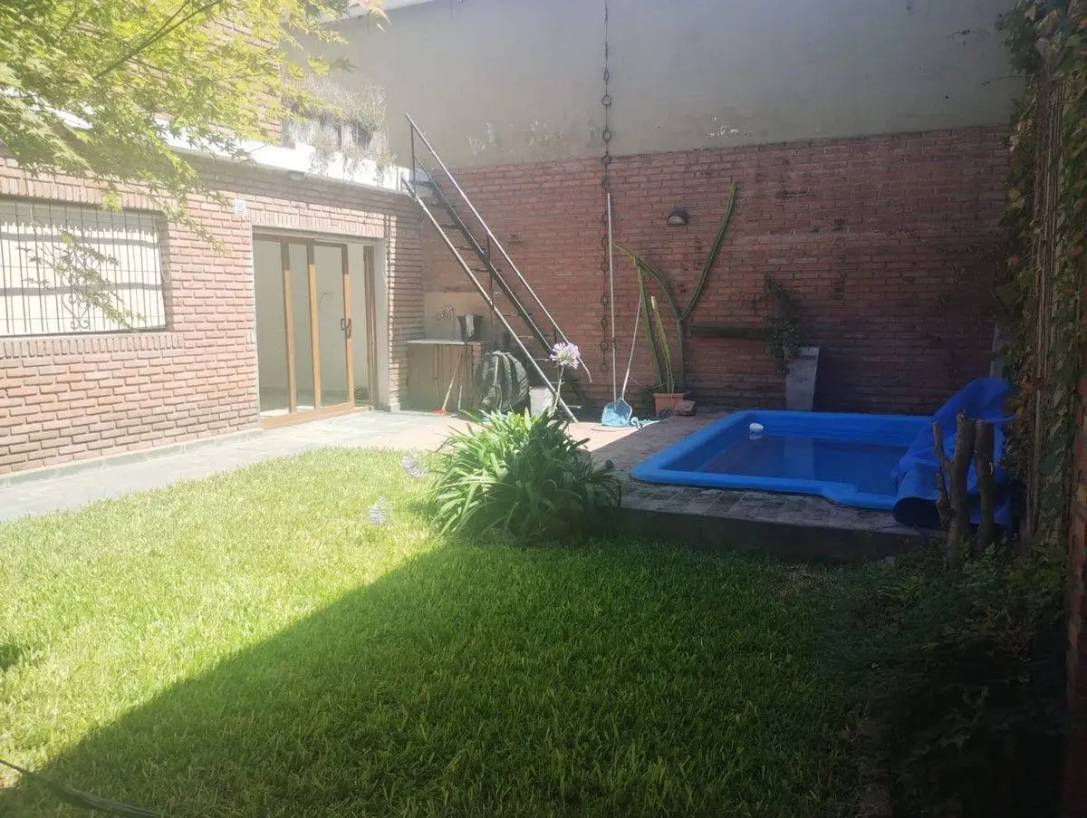 CASA EN VENTA 3 DORMITORIOS 2 COCHERAS PILETA 5