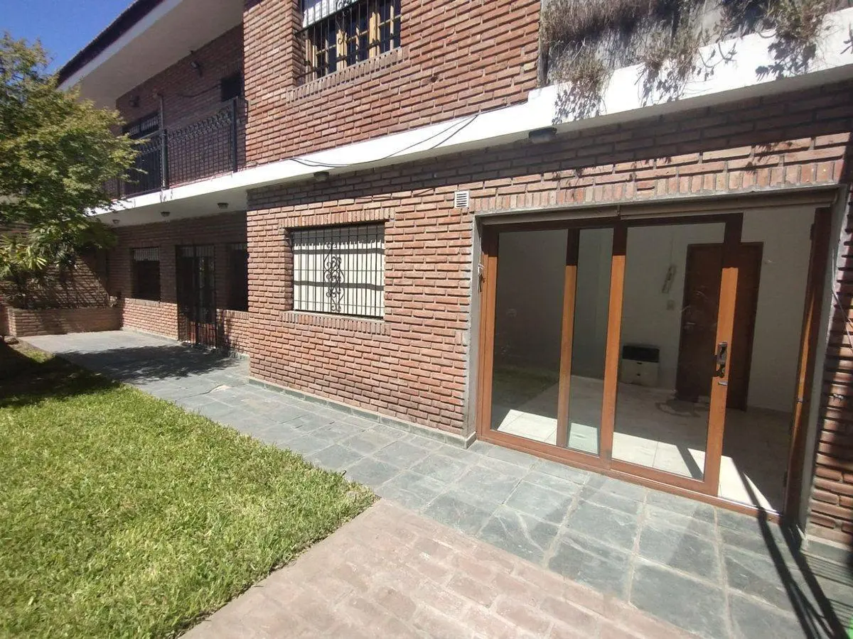 CASA EN VENTA 3 DORMITORIOS 2 COCHERAS PILETA 4