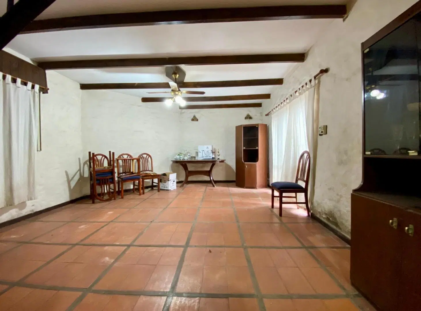 Venta casa de dos dormitorios con cochera y patio, barrio Alberdi 4