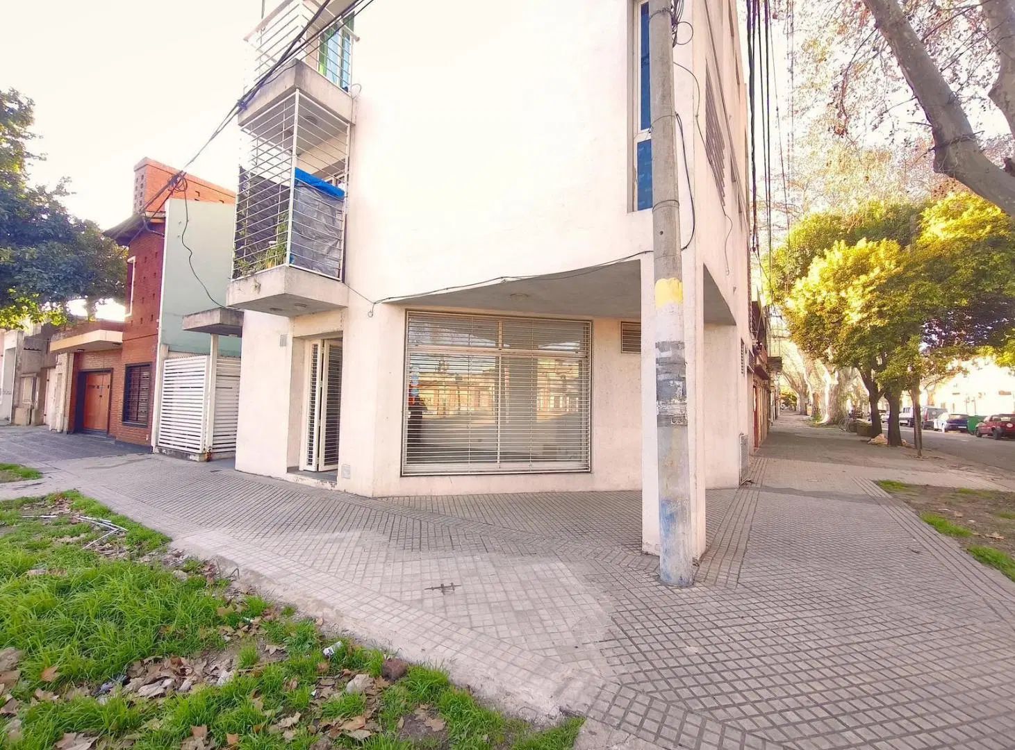 ALQUILER LOCAL COMERCIAL ESQUINA AMEGHINO Y BUENOS AIRES 2