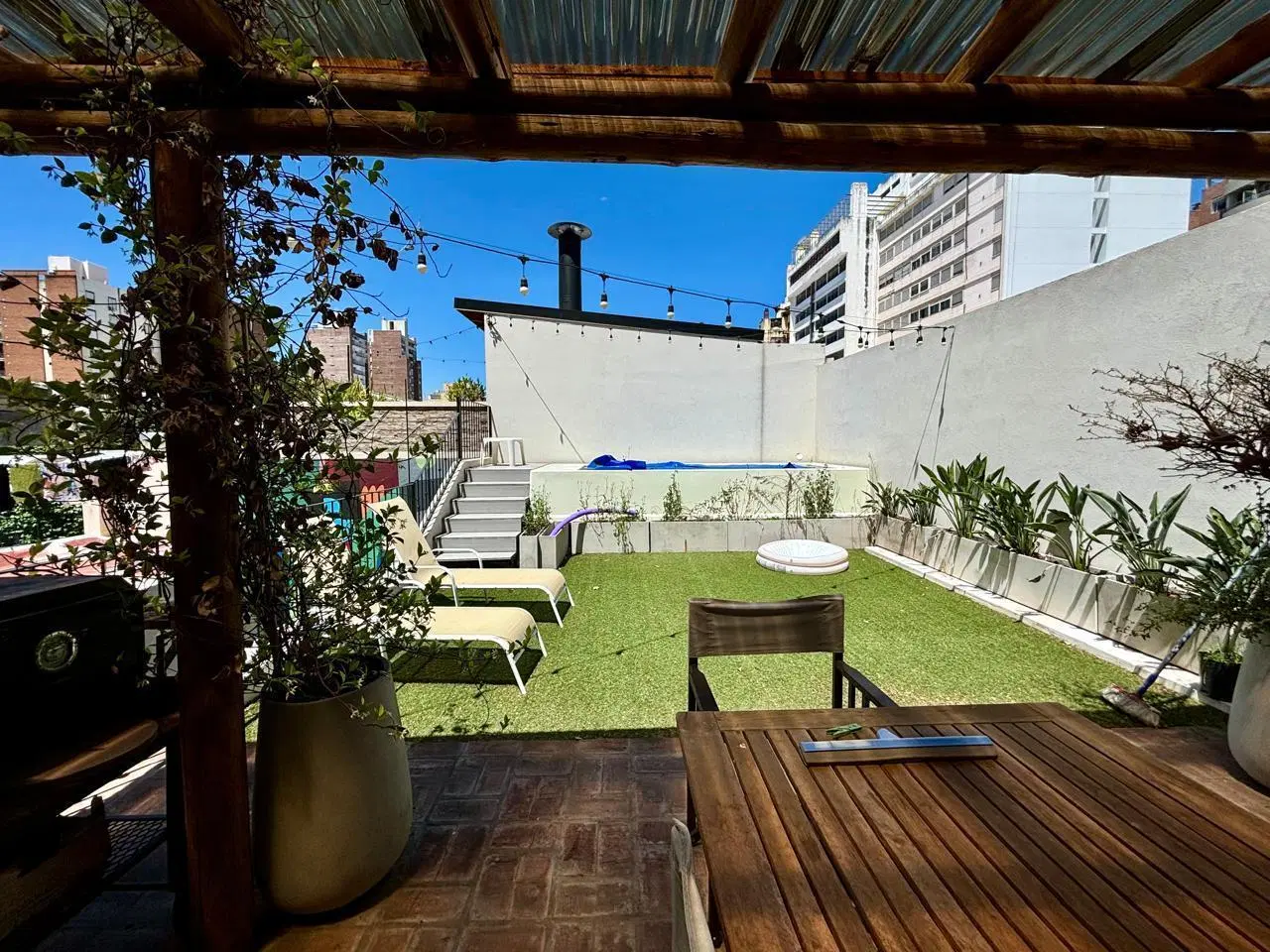 CASA EN VENTA EN ROSARIO CON COCHERA, PATIO Y TERRAZA CON PISCINA 2