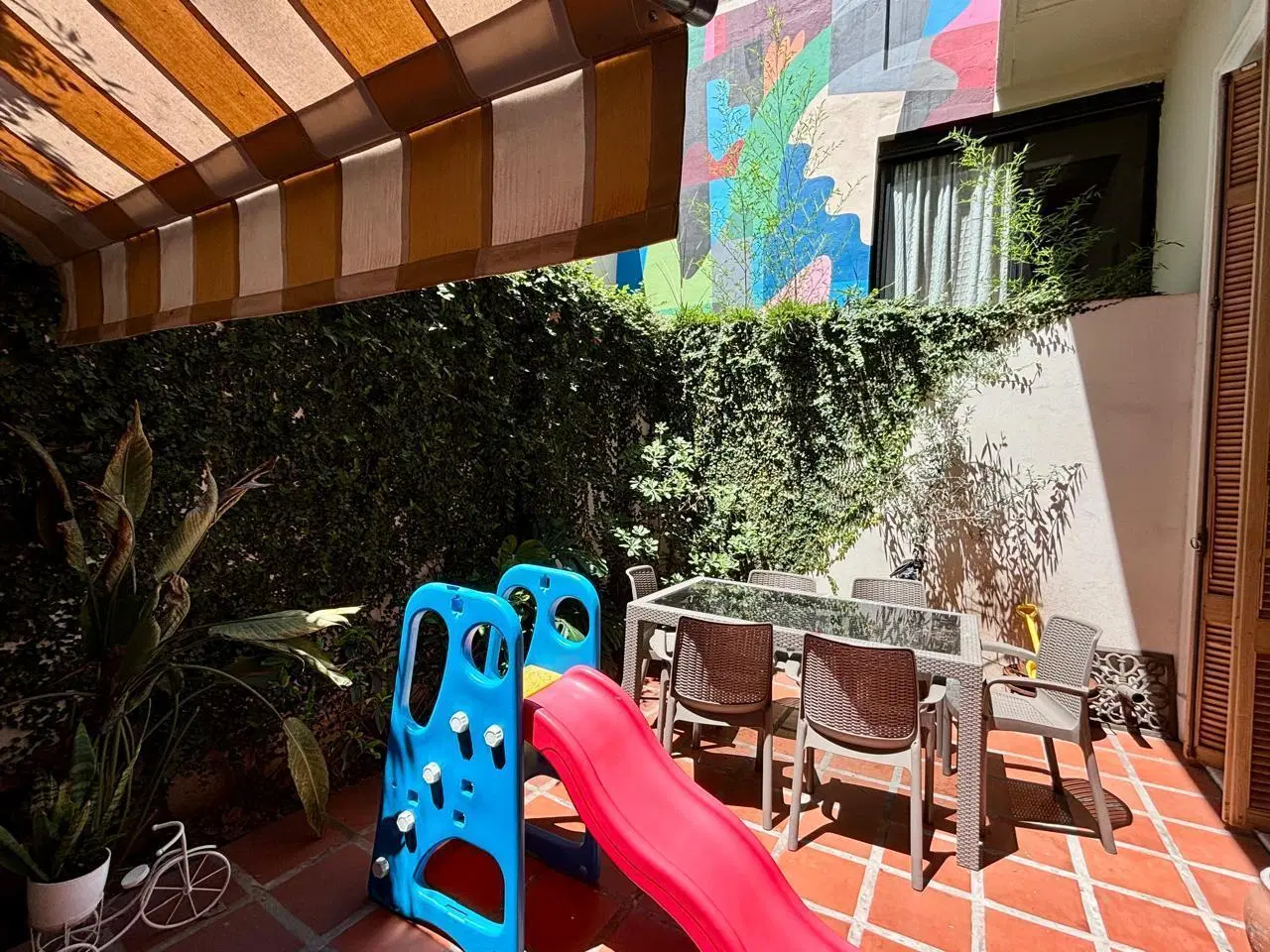 CASA EN VENTA EN ROSARIO CON COCHERA, PATIO Y TERRAZA CON PISCINA 3