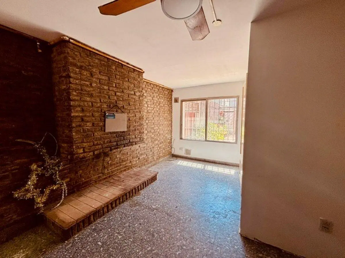 CASA EN VENTA EN FISHERTON 5 DORMITORIOS 3