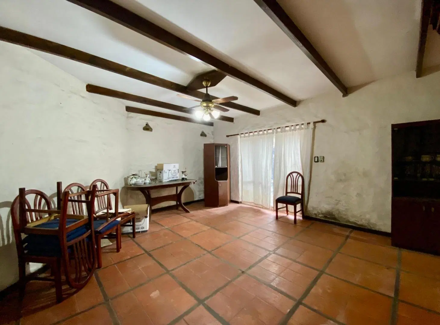 Venta casa de dos dormitorios con cochera y patio, barrio Alberdi 4
