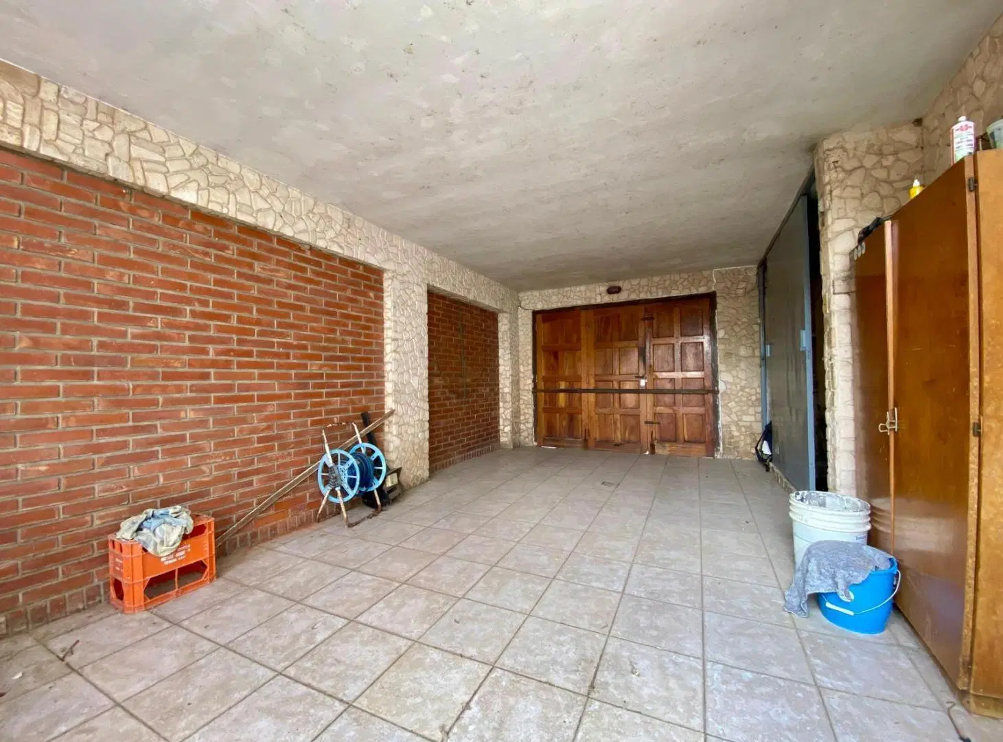 Venta casa de dos dormitorios con cochera y patio, barrio Alberdi 4