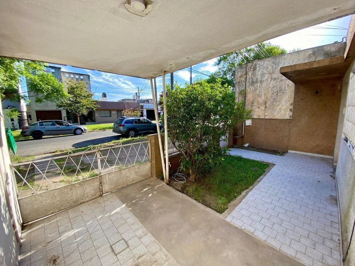 CASA EN VENTA A RECICLAR EN ZONA SUR 3