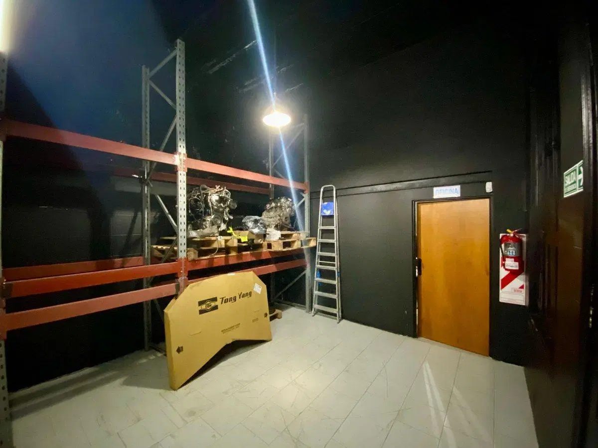 LOCAL VENTA AVENIDA PTE. PERON 3400 2