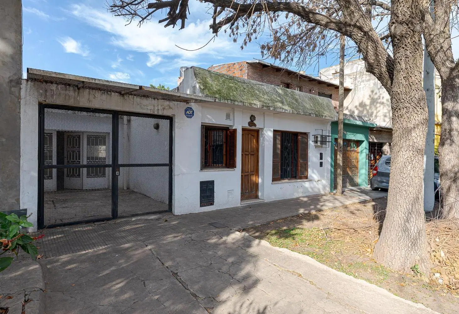 VENTA CASA PARQUE CASADO DOS DORMITORIOS COCHERA Y PATIO 4