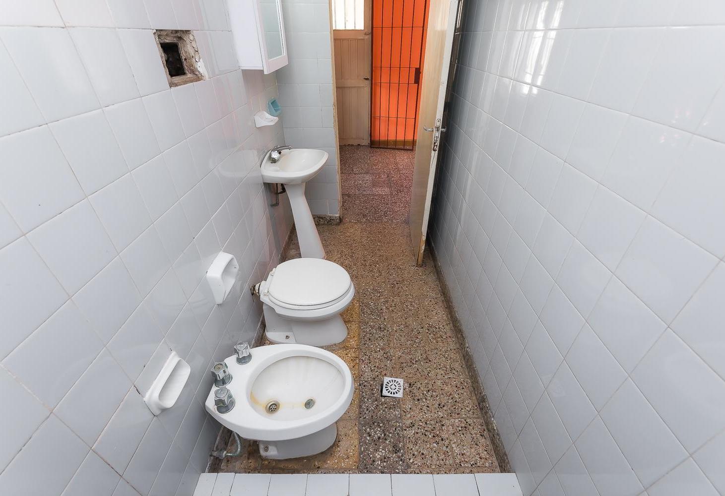 Foto de VENTA CASA PARQUE CASADO DOS DORMITORIOS COCHERA Y PATIO, imagen 2