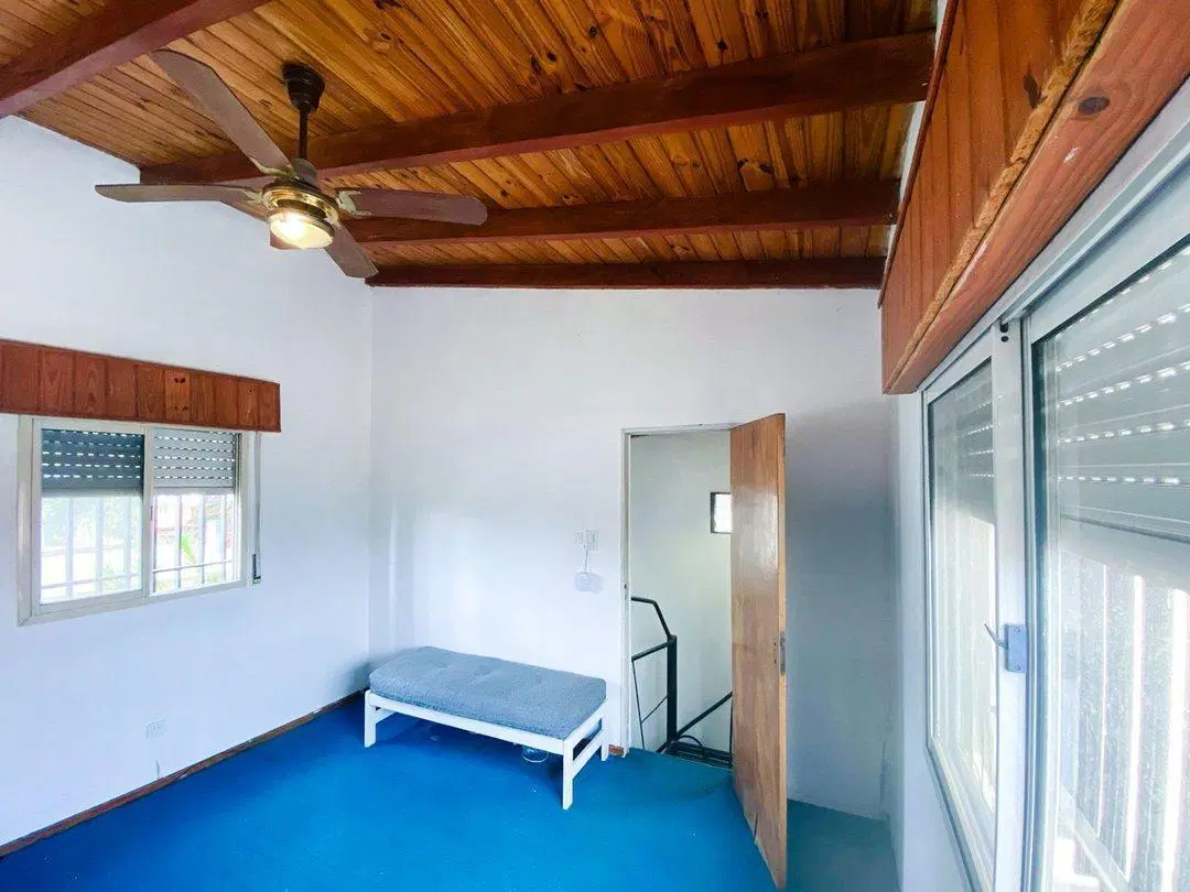 VENTA CASA 4 DORMITORIOS CON JARDIN Y COCHERA - B° MATHEU 8