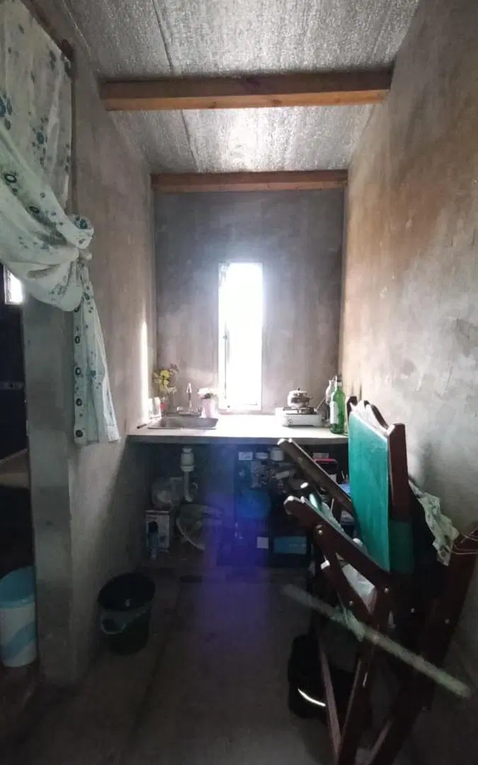 CASA 2 DORMITORIOS CON PATIO Y COCHERA - VGG 5