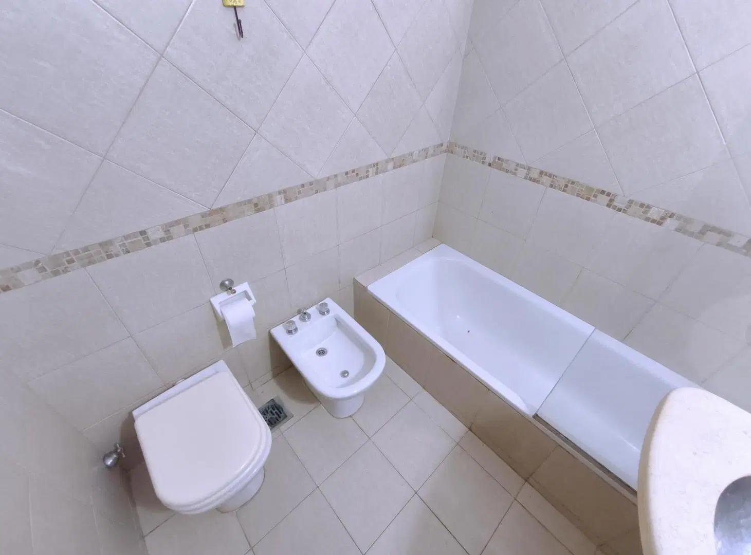 VENTA CASA PH. AL FRENTE 2 DORMITORIOS, PATIO, TERRAZA, COCHERA EN LOURDES 4