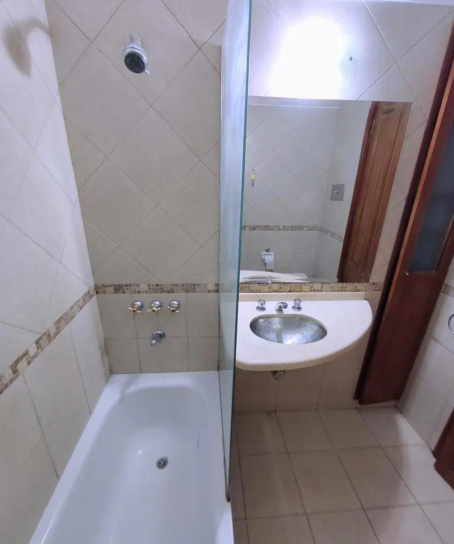 VENTA CASA PH. AL FRENTE 2 DORMITORIOS, PATIO, TERRAZA, COCHERA EN LOURDES 8