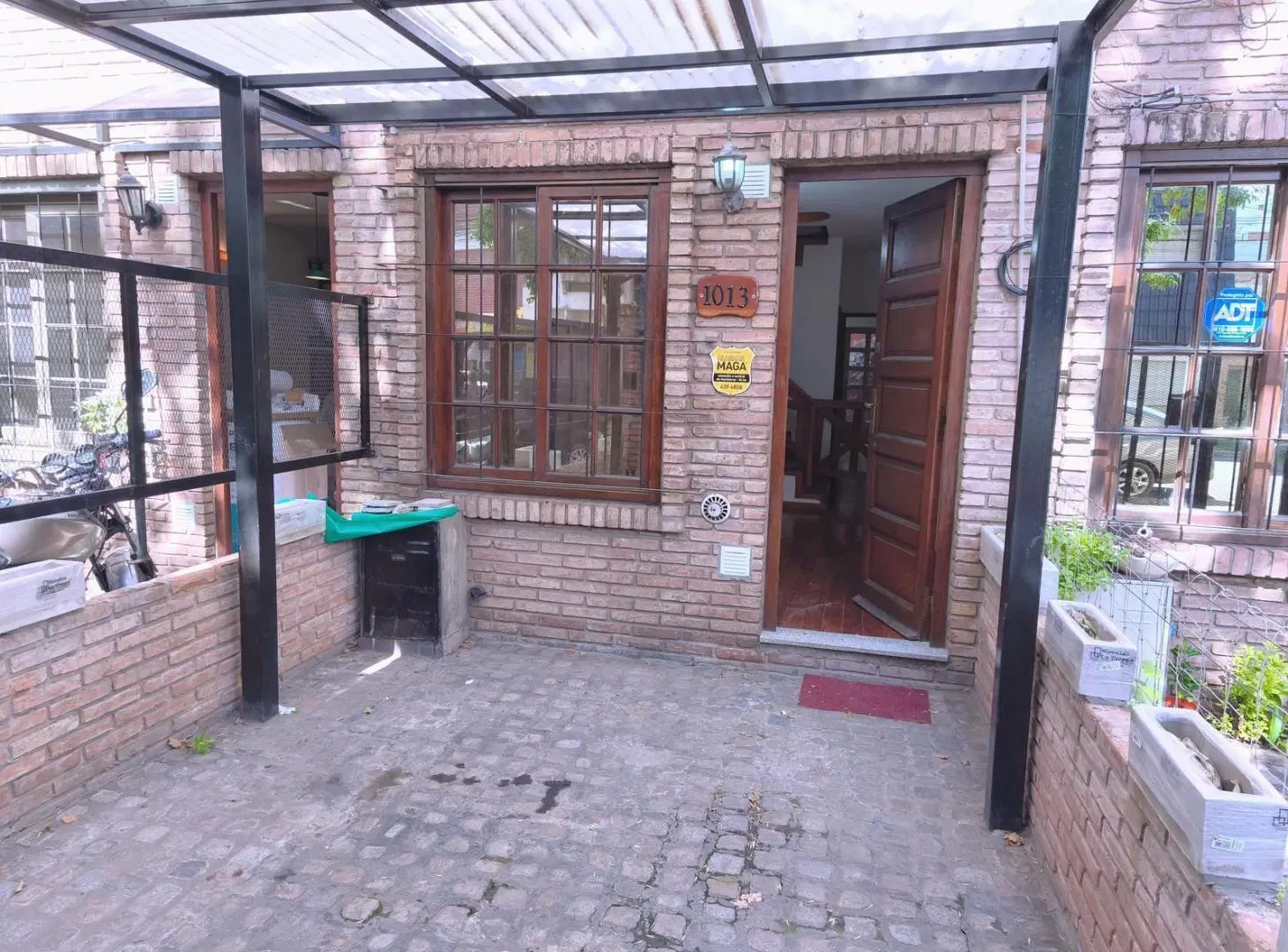 VENTA CASA PH. AL FRENTE 2 DORMITORIOS, PATIO, TERRAZA, COCHERA EN LOURDES 3
