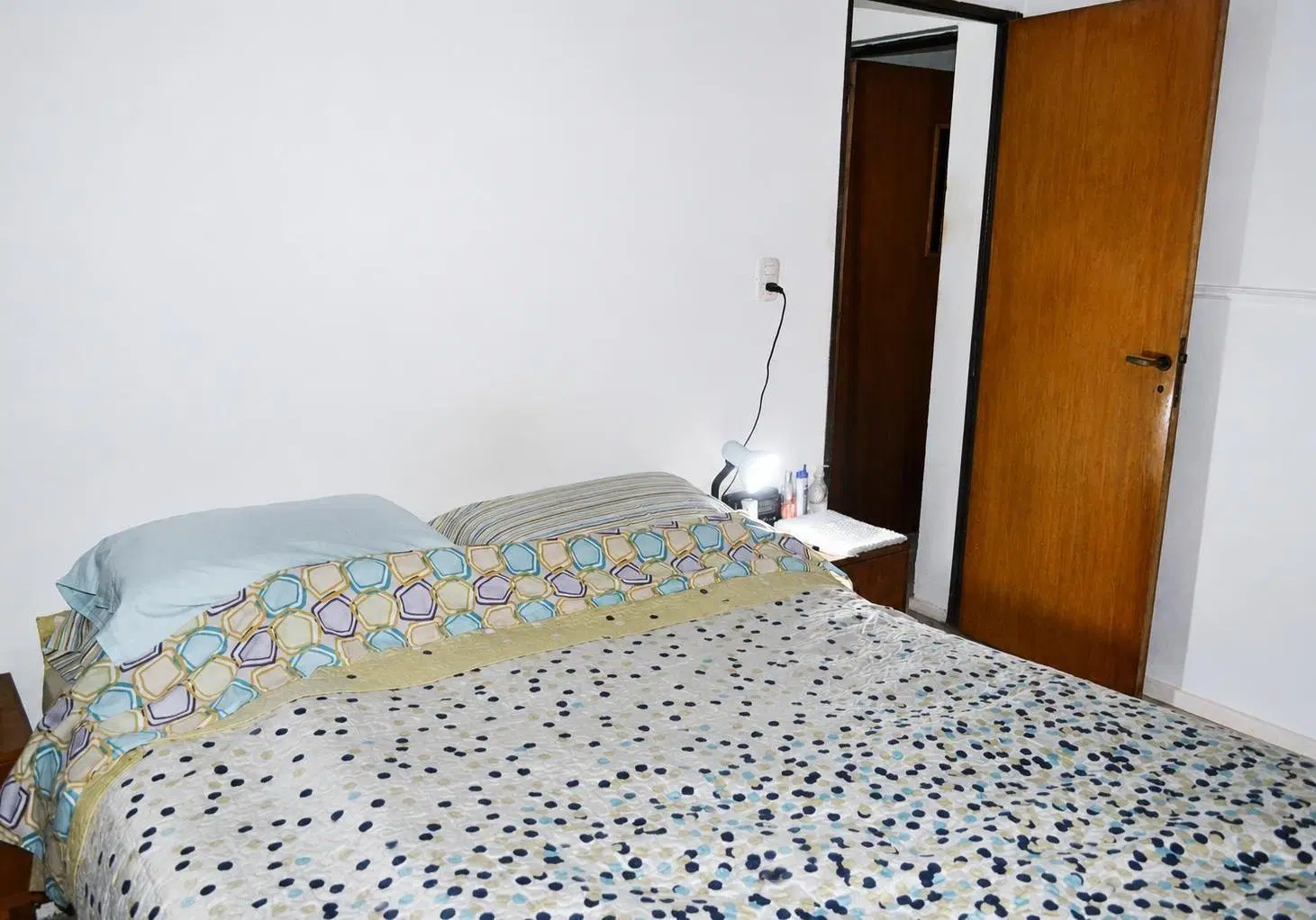 VENTA CASA EN ZONA SUR. DOS DORMITORIOS Y COMODÍN 5