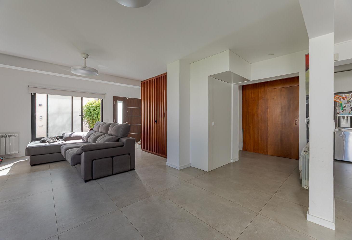 Foto de VENTA CASA FISHERTON 3 DORMITORIOS COCHERA DOBLE PATIO VERDE Y PILETA, imagen 3