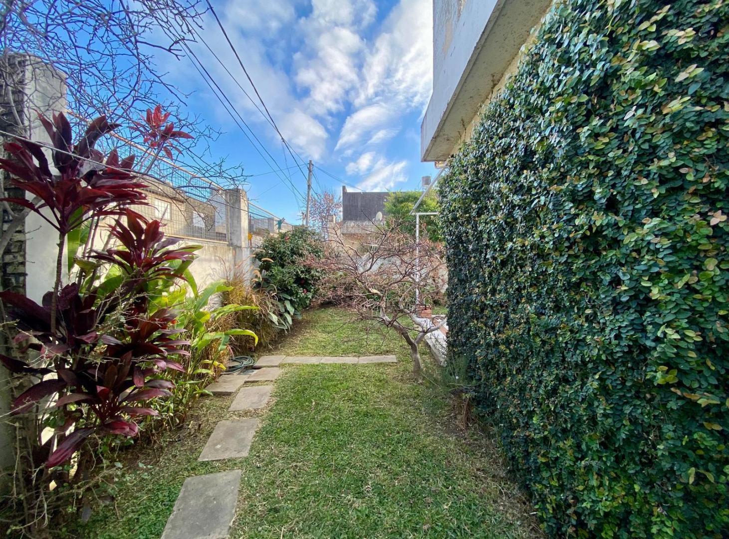 Foto de Casa en alquiler en Rosario barrio Azcuenaga, imagen 4