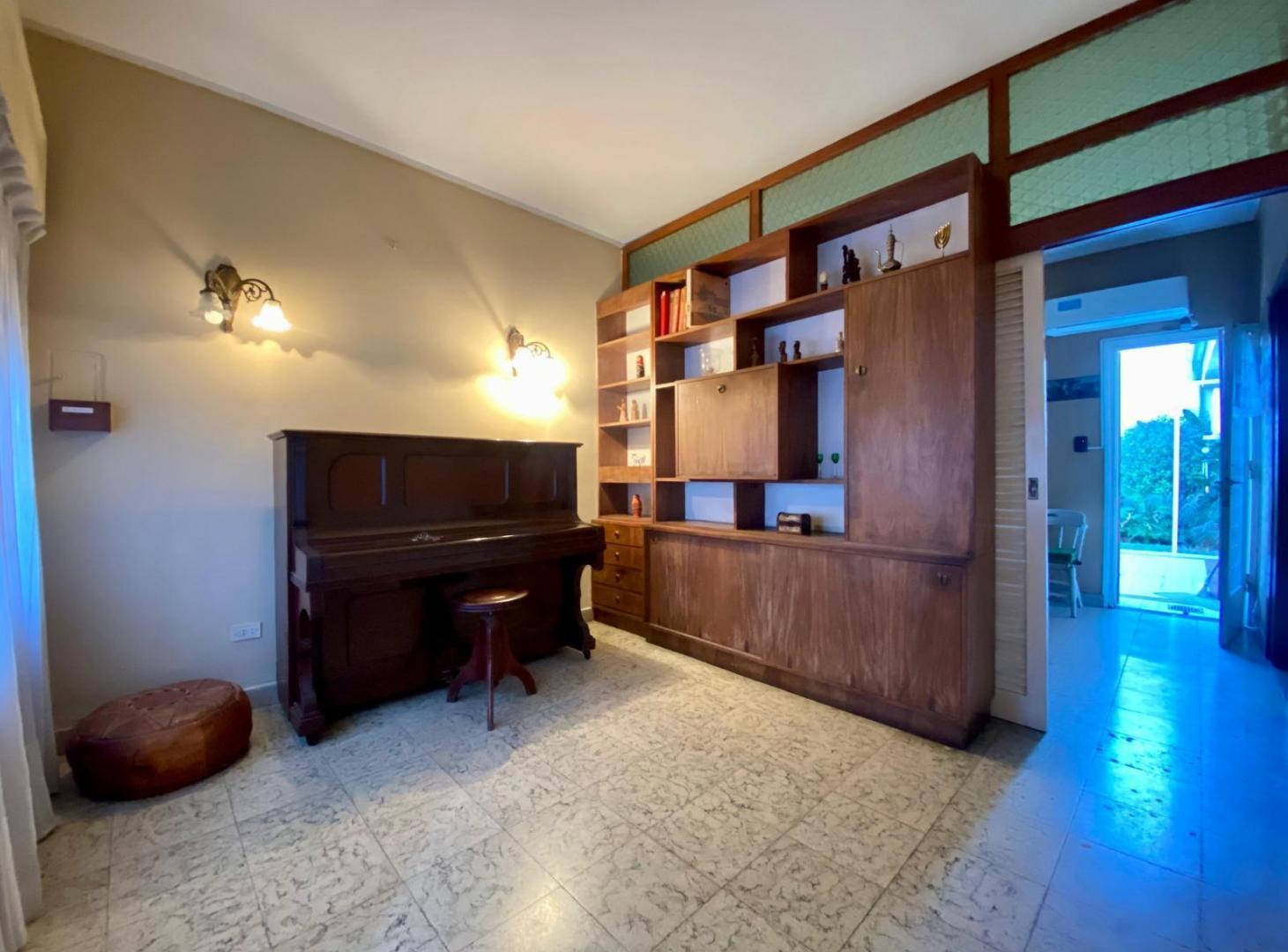 Foto de Casa en alquiler en Rosario barrio Azcuenaga, imagen 2
