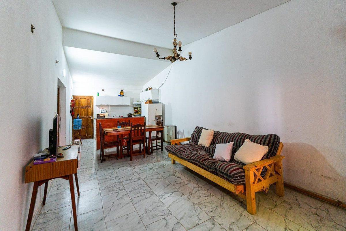 Foto de CASA EN VENTA -PÉREZ- DOS DORMITORIOS Y COCHERA, imagen 2
