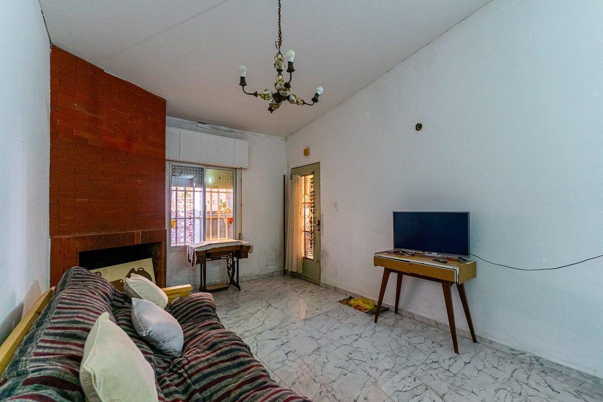 Foto de CASA EN VENTA -PÉREZ- DOS DORMITORIOS Y COCHERA, imagen 1