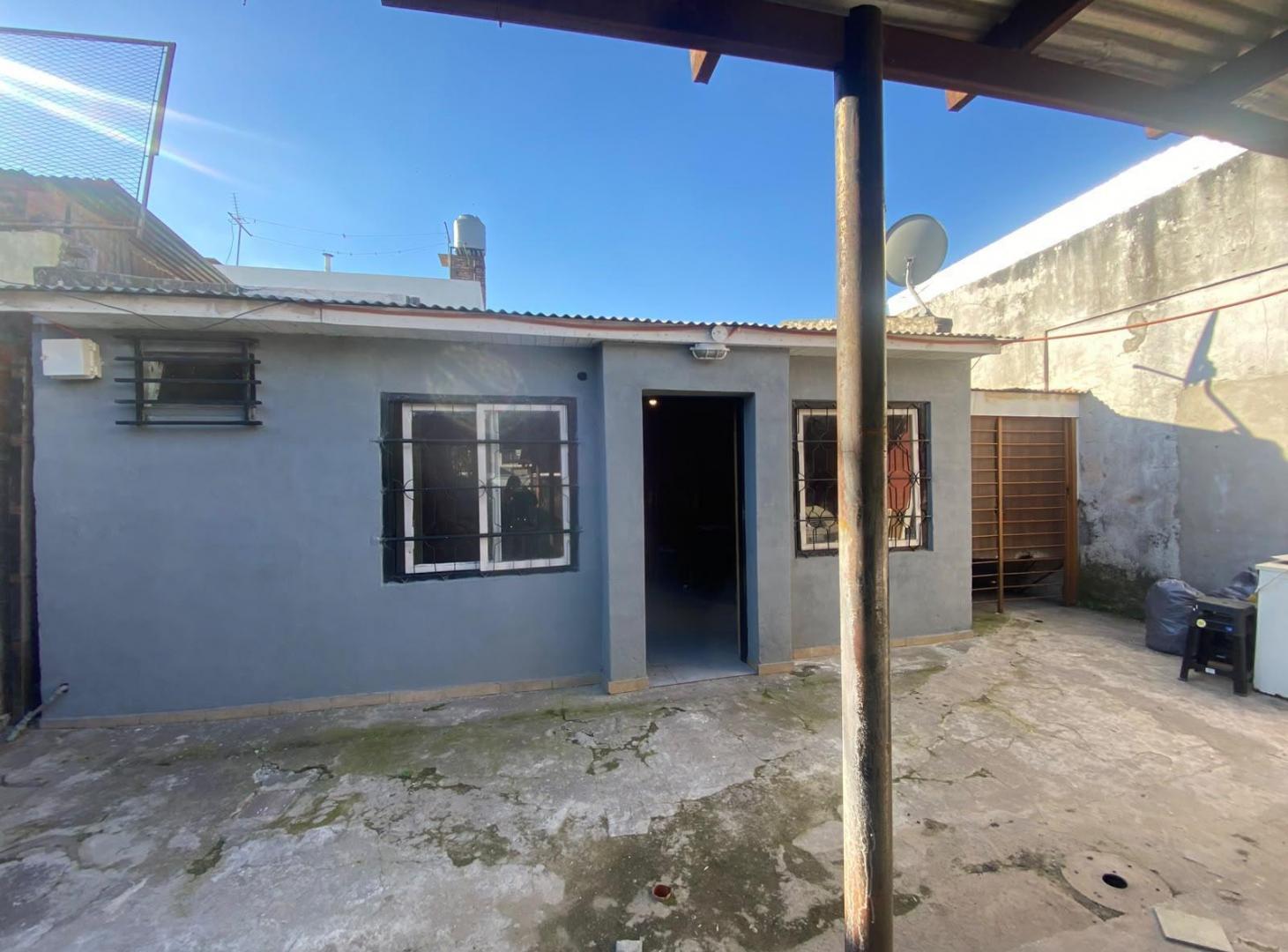 VENTA- CASA- 2 DORM- AMPLIO TERRENO