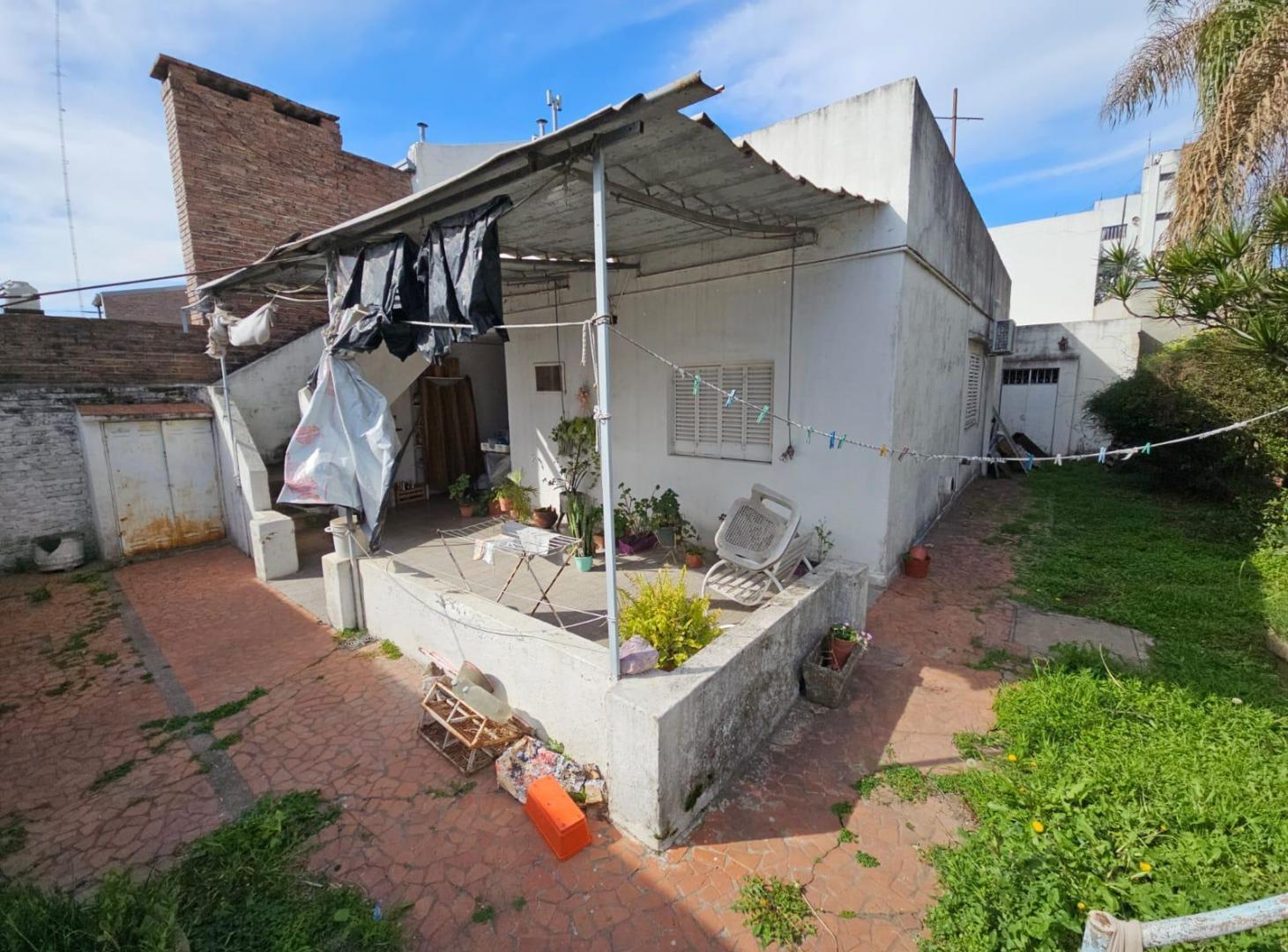 Foto de VENTA CASA INTERNA DE DOS DORMITORIOS COCHERA Y PATIO VERDE CON PILETA, imagen 1