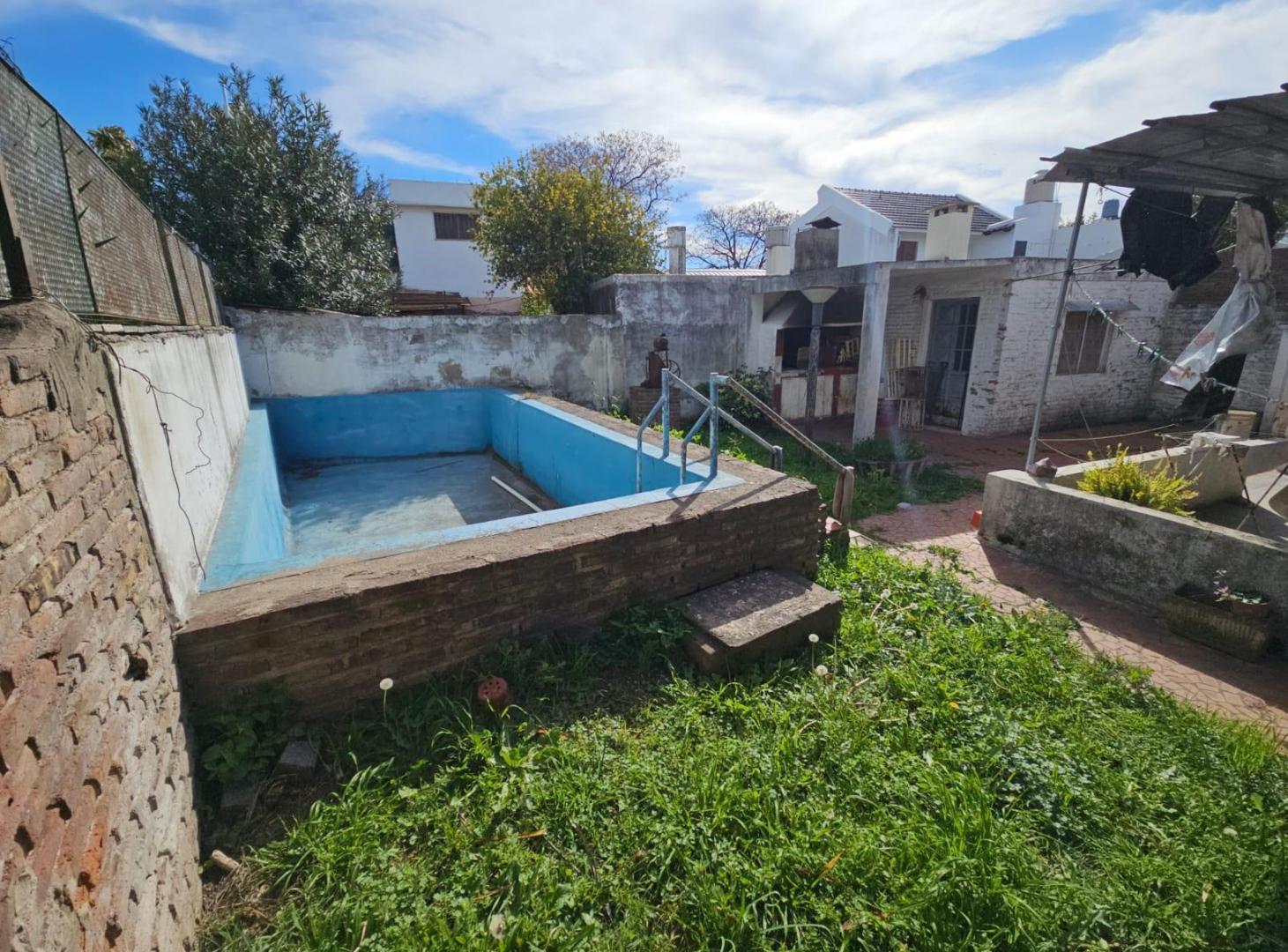 Foto de VENTA CASA INTERNA DE DOS DORMITORIOS COCHERA Y PATIO VERDE CON PILETA, imagen 2