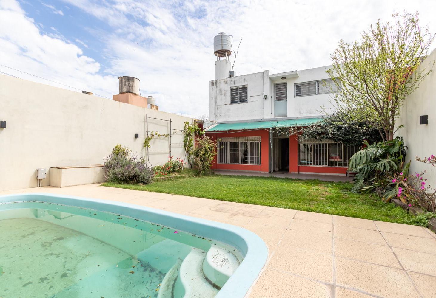 Foto de CASA VENTA LAPRIDA 3200 JARDIN PILETA, imagen 1