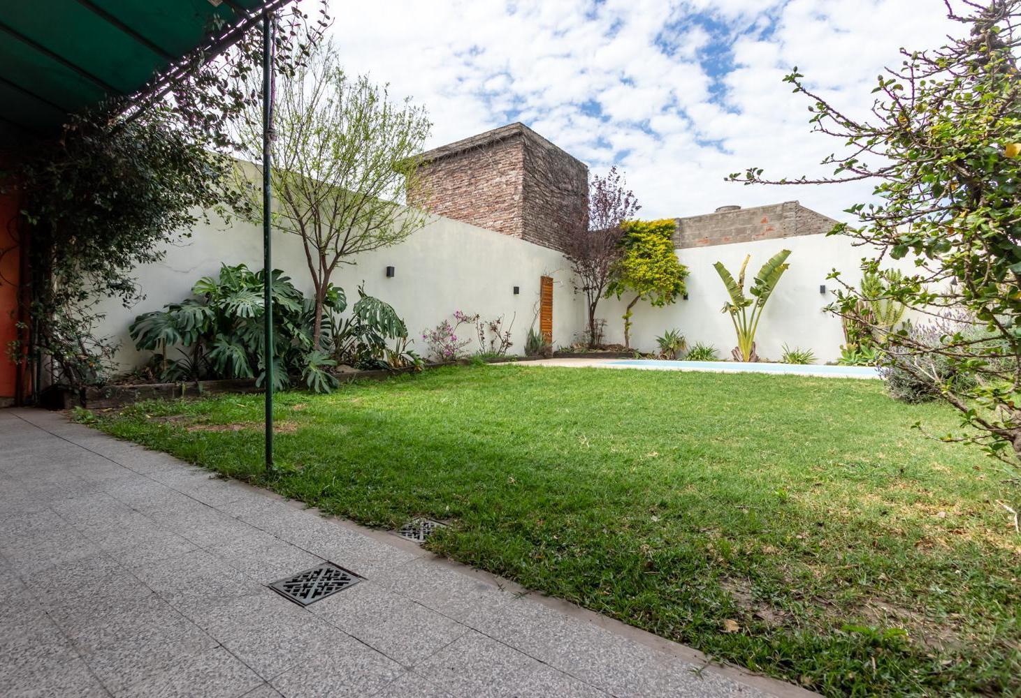 Foto de CASA VENTA LAPRIDA 3200 JARDIN PILETA, imagen 4
