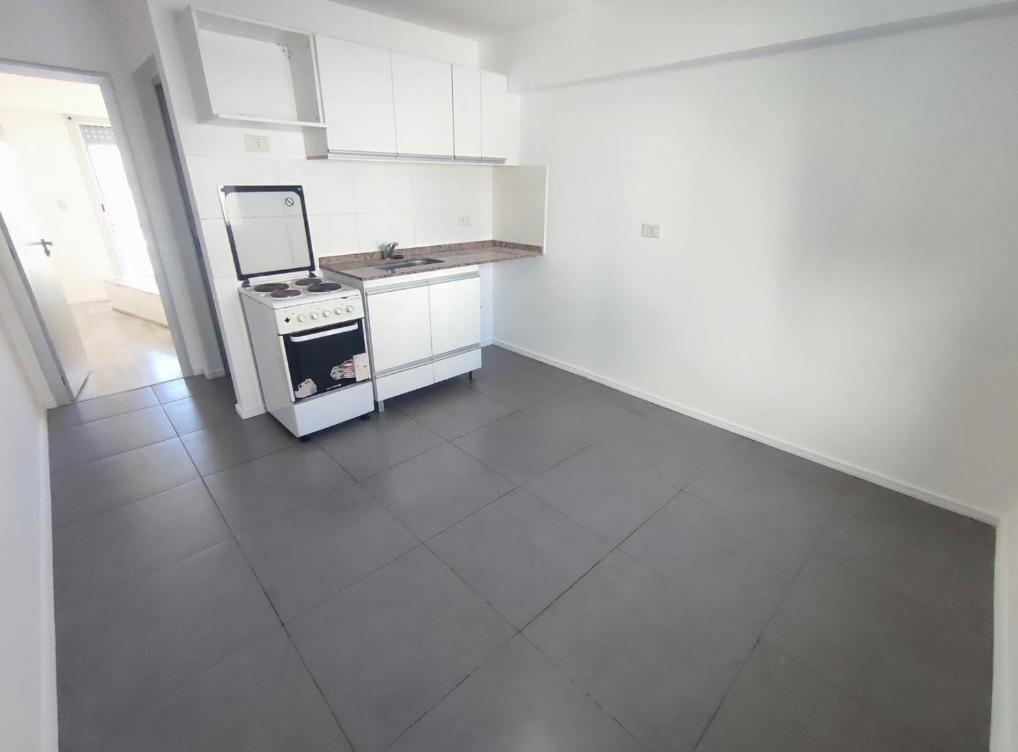 Foto de Alquiler departamento 1 dormitorio, en el centro, con balcón al frente., imagen 3