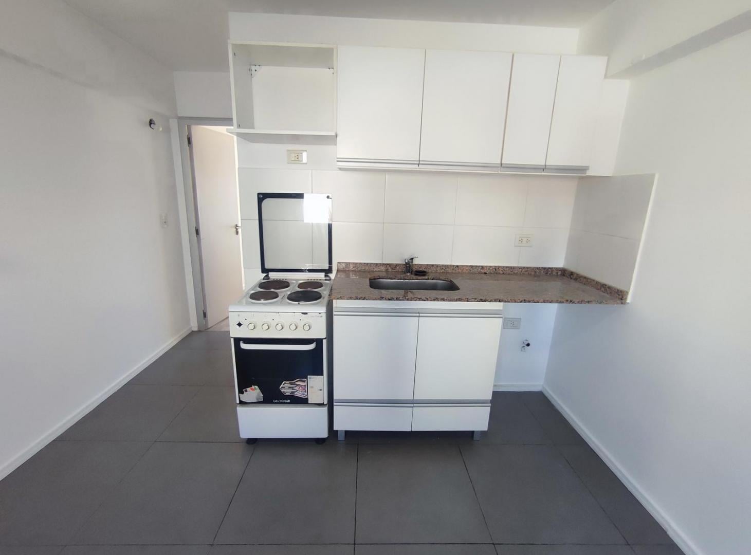 Foto de Alquiler departamento 1 dormitorio, en el centro, con balcón al frente., imagen 4