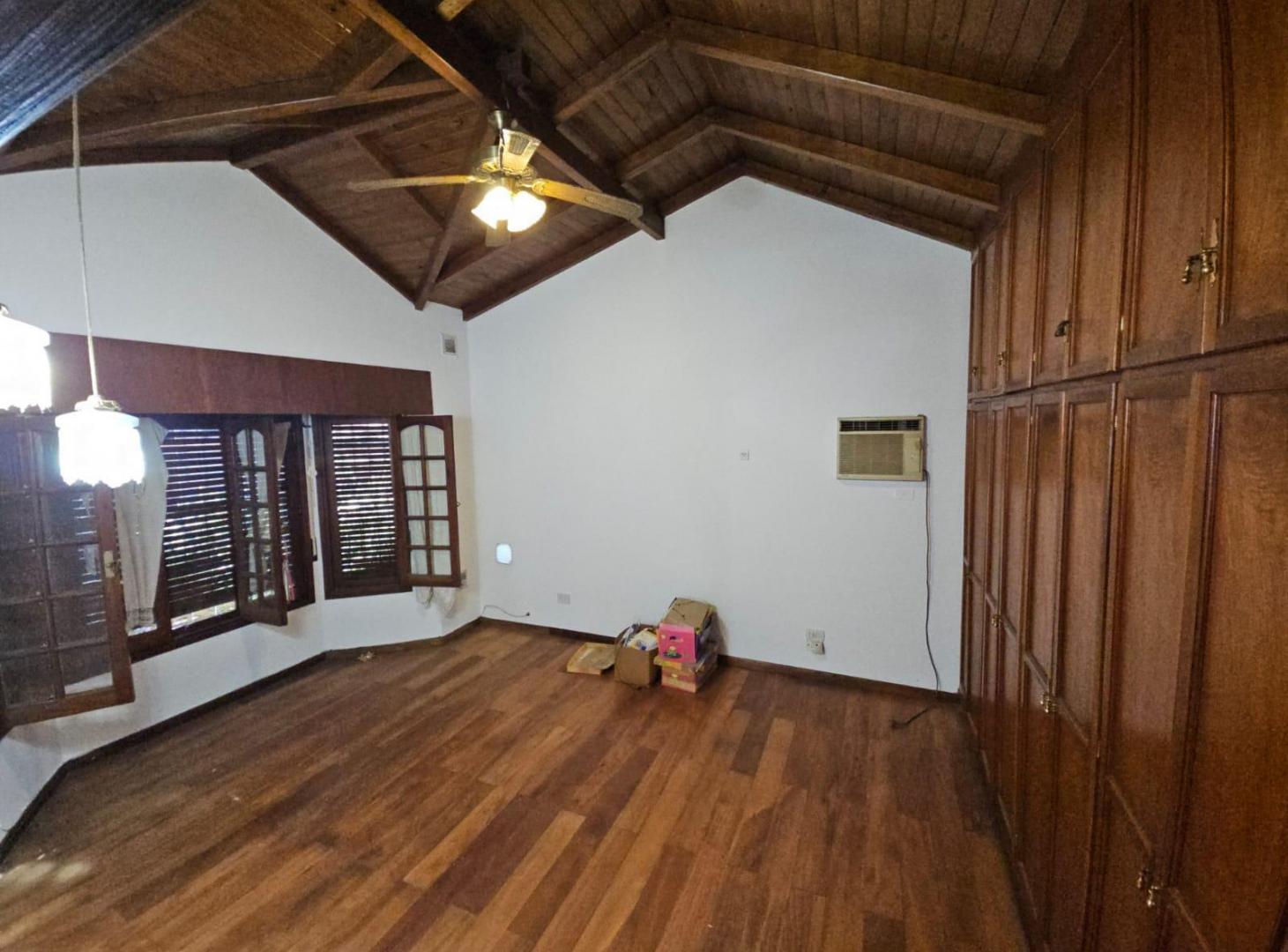 Foto de VENTA CASA DE 3 DORMITORIOS 10 AMBIENTES COCHERA AMPLIO PATIO VERDE Y, imagen 5