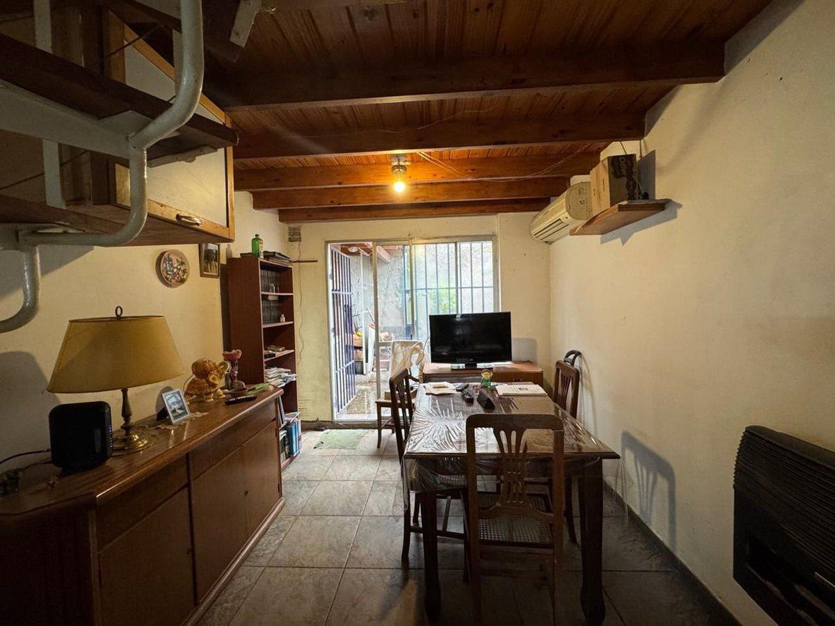 Foto de VENTA CASA TRIPLEX CON PATIO Y PARRILLERO, imagen 1