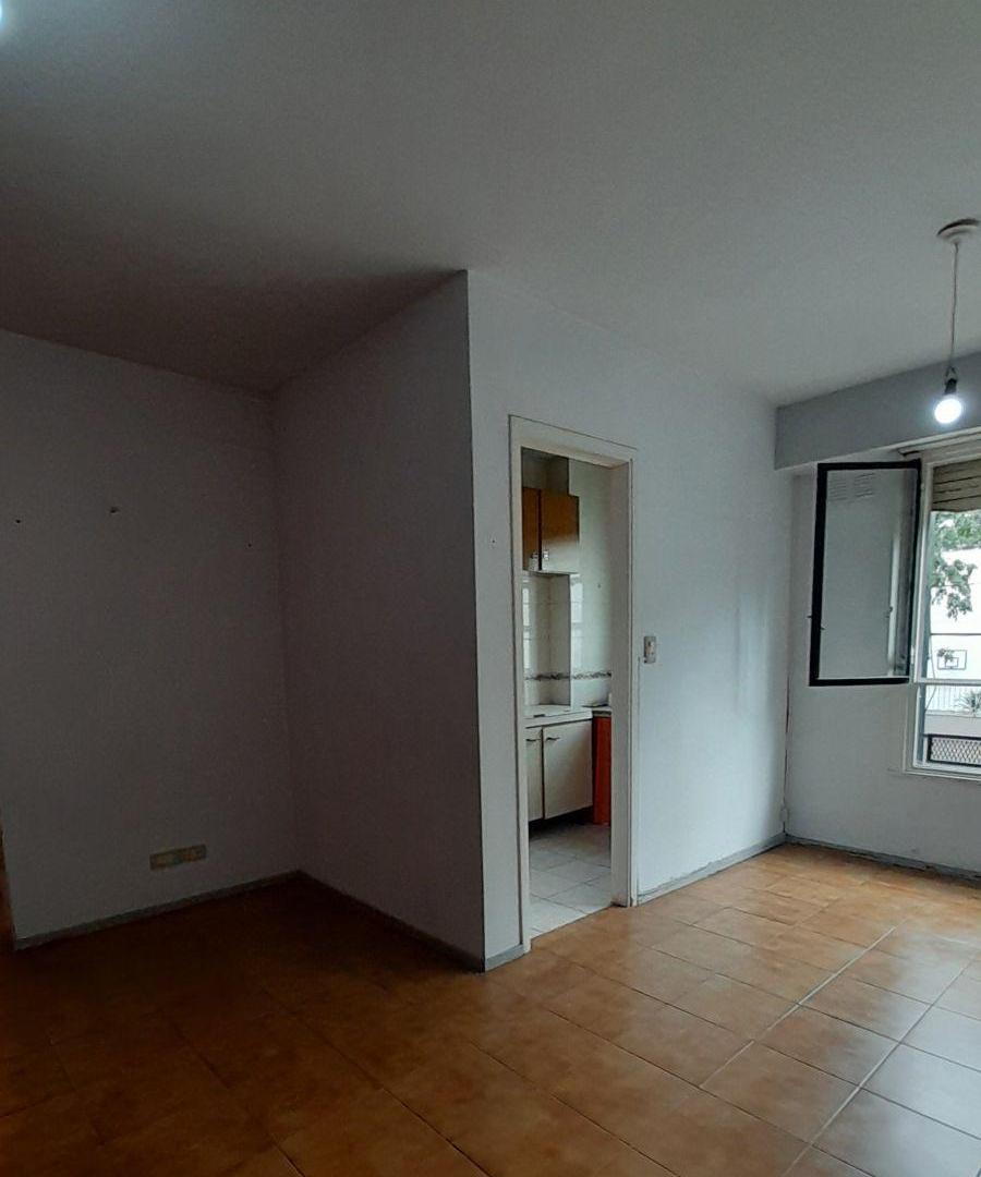 Foto de DEPARTAMENTO 2 AMBIENTES AL FRENTE A POCAS CUADRAS PLAZA ARENALES, imagen 5