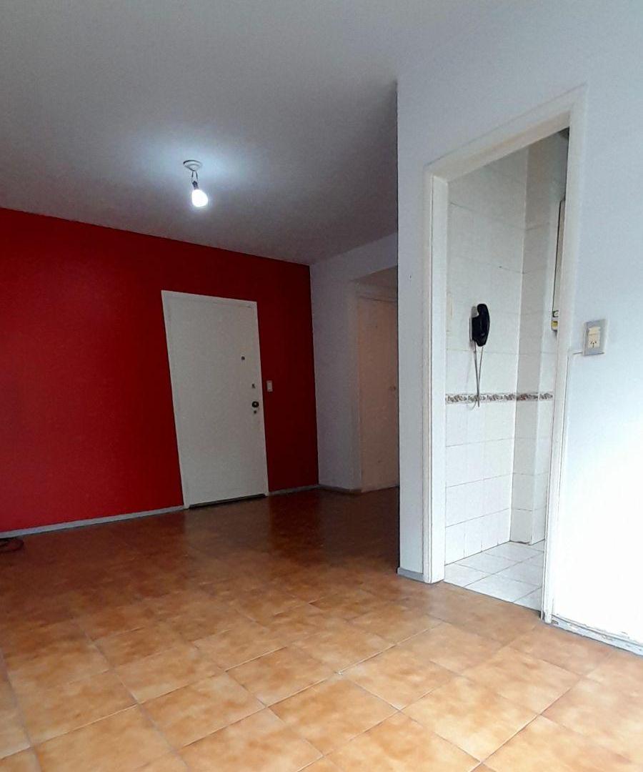 Foto de DEPARTAMENTO 2 AMBIENTES AL FRENTE A POCAS CUADRAS PLAZA ARENALES, imagen 2